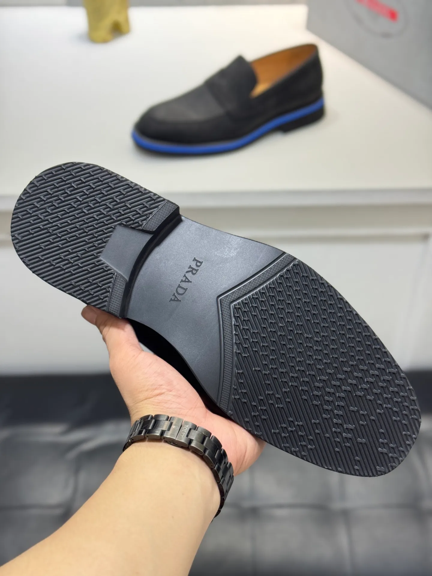 Men's shoes 💰520💰 PRADA*——◾ Prada~Thick-soled men's shoes, original single-level perfect boutique, brogue style men's formal casual leather shoes, luxurious materials, imported cowhide, with water-dyed cowhide lining, 4.5cm increased PU foam lightweight outsole, perfectly restore the original classic, purchase the original 1:1 accurate replica, welcome all comparisons 🆚, the design is full of modernity, versatile and fashionable urban men! Size: 39-44 (38.45.46.47 customized)